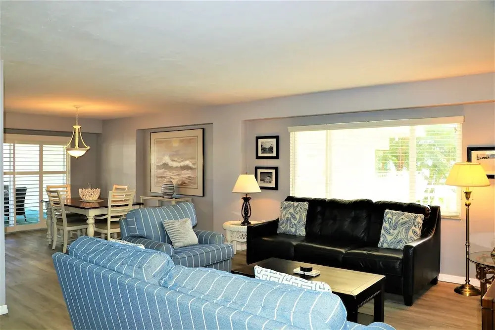 Jamaica Royale 203 Updated With A View! 2 Bedroom Condo