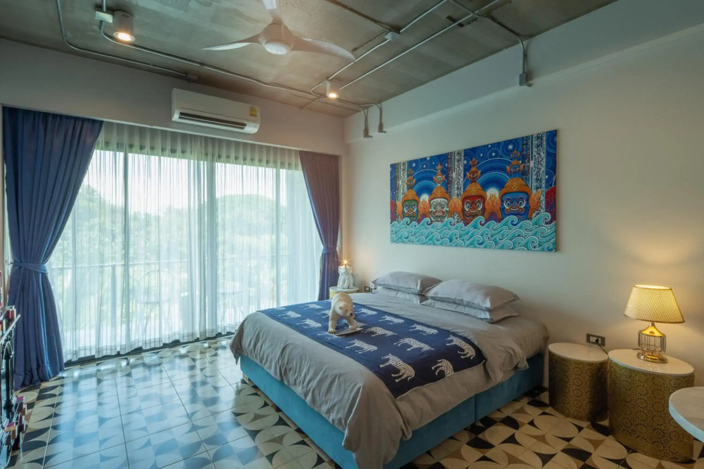 River Art Hotel