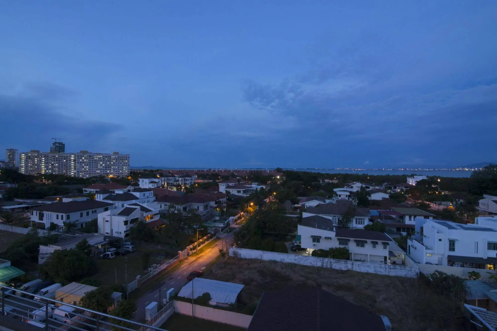 Golden View Serviced Apartments