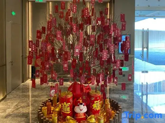 Qianyi Hotel (Yulin Jincheng Center Pedestrian Street Store)