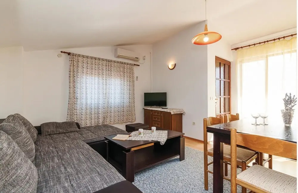 Amazing Apartment in Sv.filip i Jakov With 2 Bedrooms