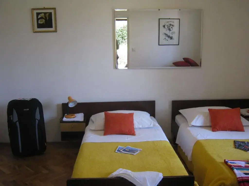 Apartments and Rooms Artemida