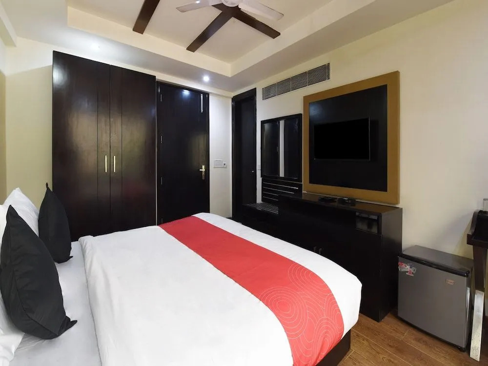 Edition O 30029 Hotel Blue Moon