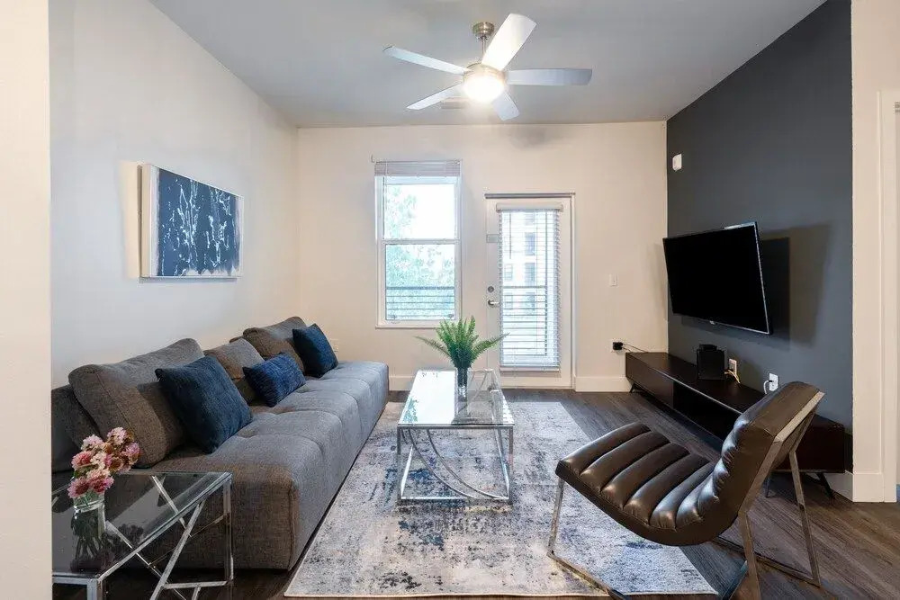 Landing Incredible 2BD Clubhouse Pool