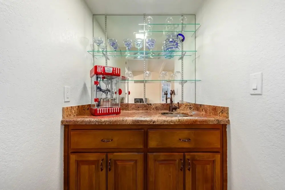 Spectacular Moon Valley! 4 Bedroom With 3 King Beds! Heated Pool! Sleeps 10! 4 Home by Redawning