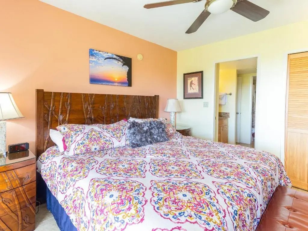 Maui Banyan T-305 - Ocean View Beach Condo for 10