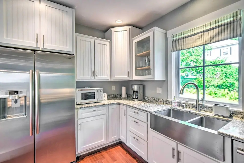 Hot Tub + Walk to Lakeside Dining: Meredith Home!