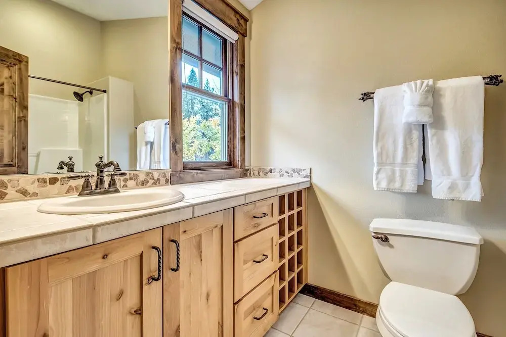 13 Vine Maple Home 5 Bedrooms 5.5 Bathrooms Home