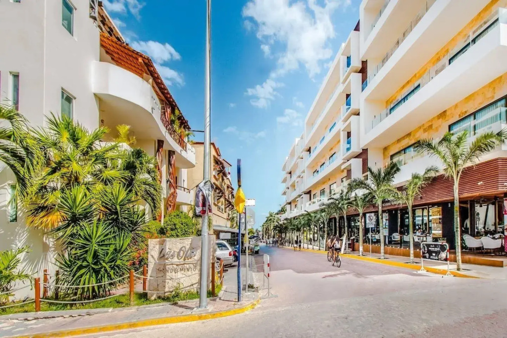 Dream Location! 2BR Near Beach+clubs!! Sleeps 6!!