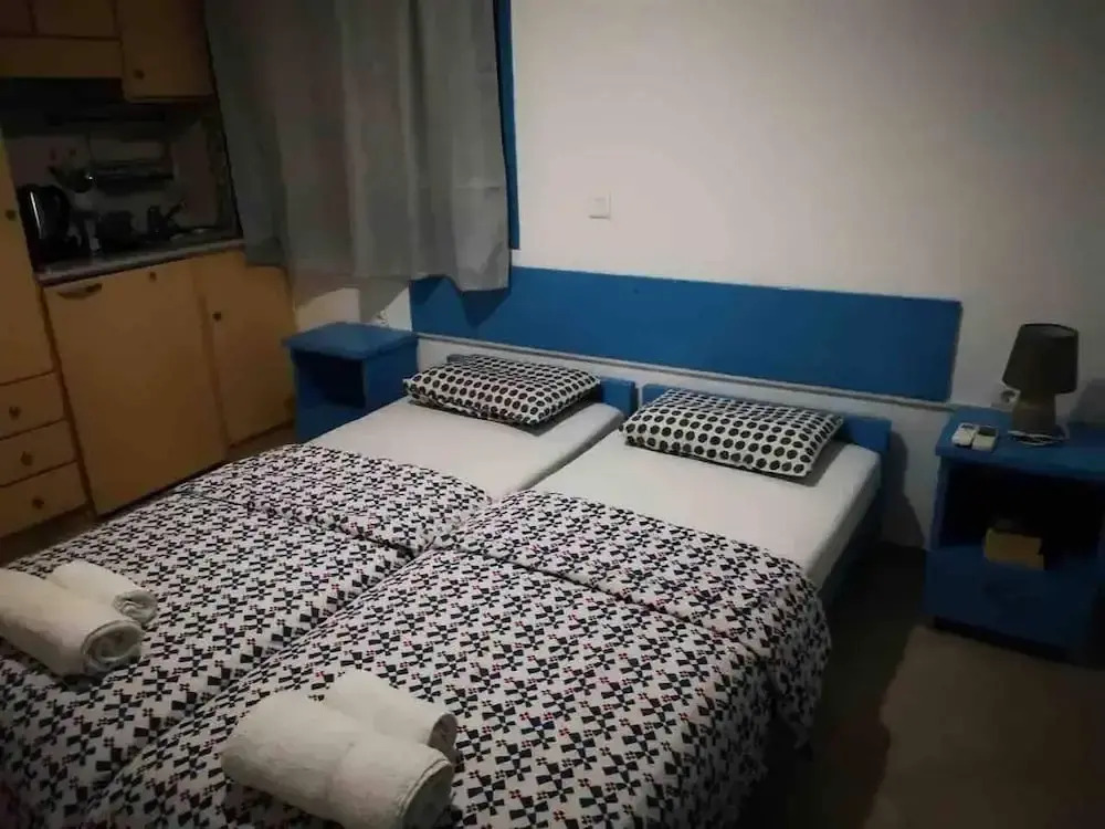 Grande Grotta Studios - Sleeps 8 - Free Parking