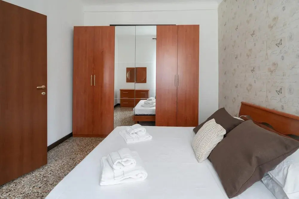 Venice Grand Canal Style Apt 2 by Wonderful Italy