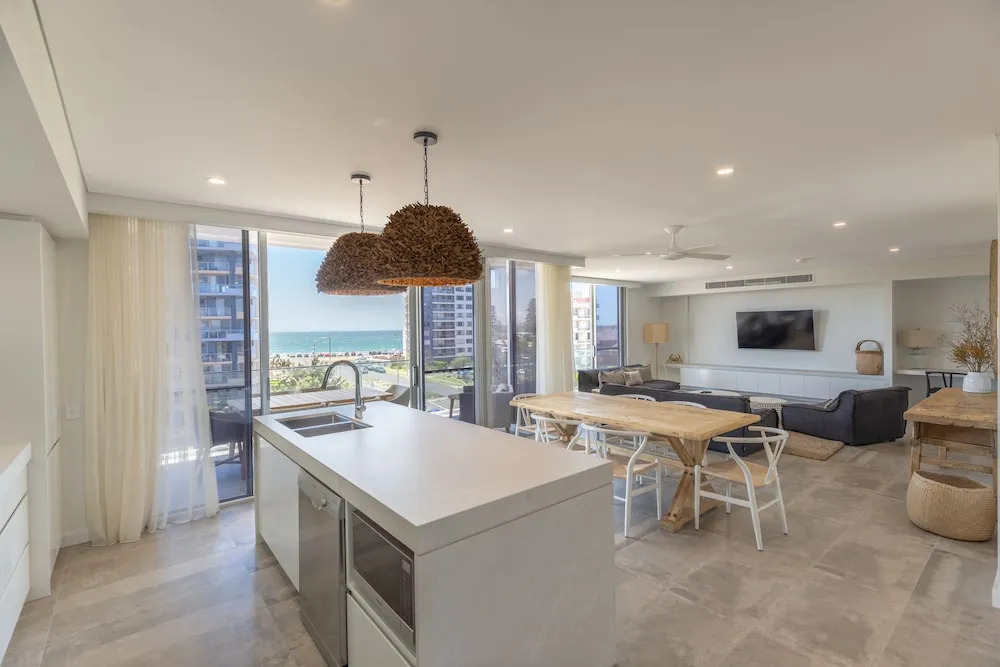 Astina Suites, Forster