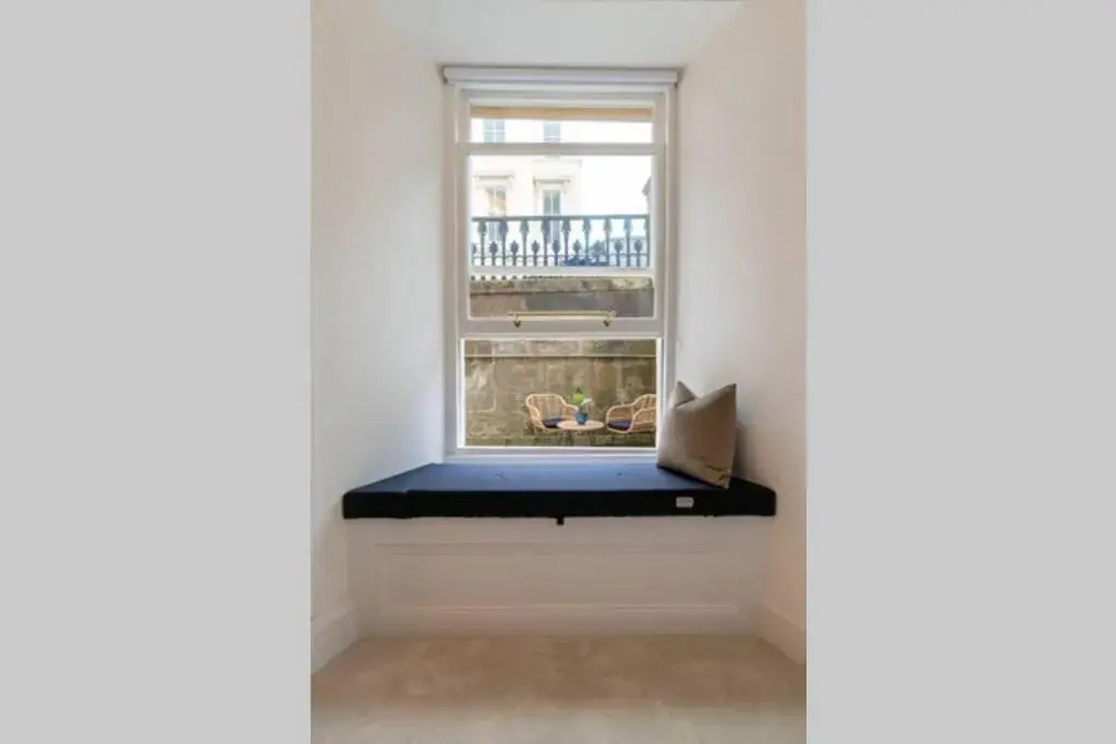 The West End Retreat - Luxurious Apartment - Prime Location