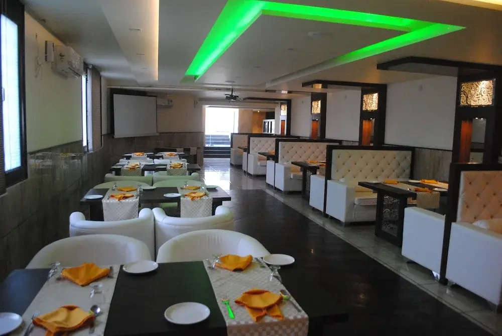 Hotel Mansarover Paradise
