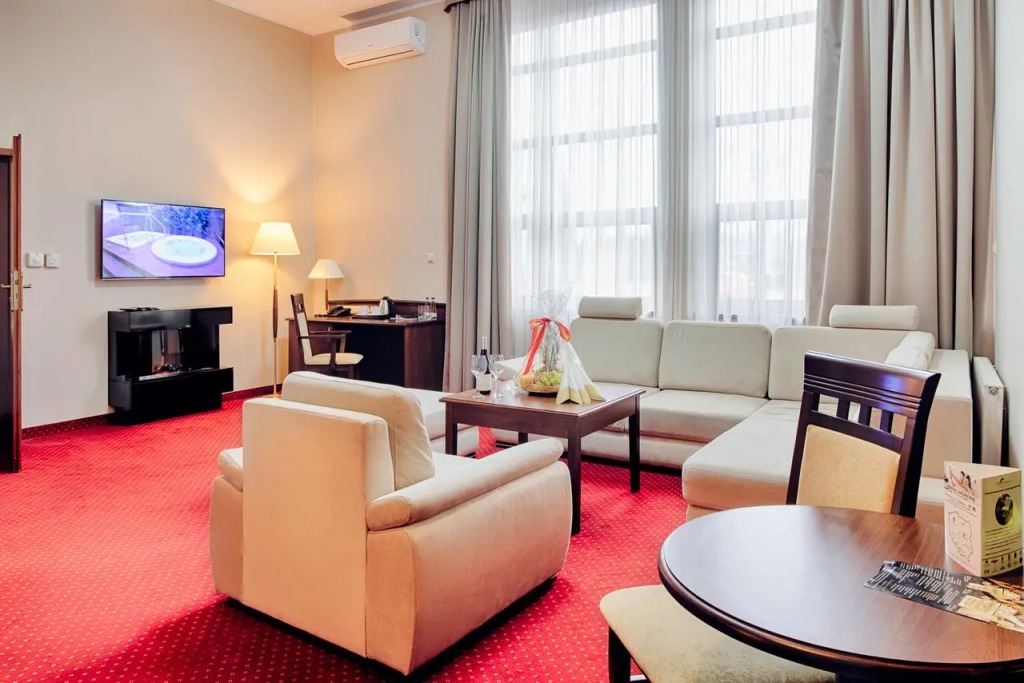 Grand Royal Hotel
