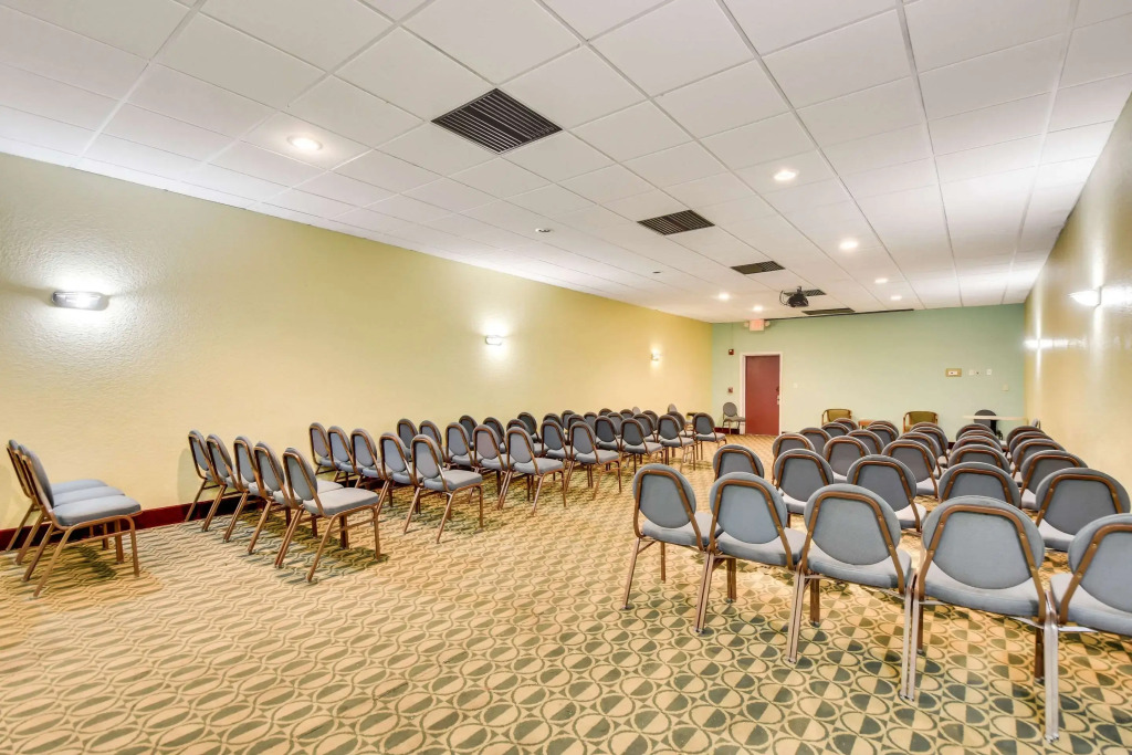 Econo Lodge Tampa near Busch Gardens
