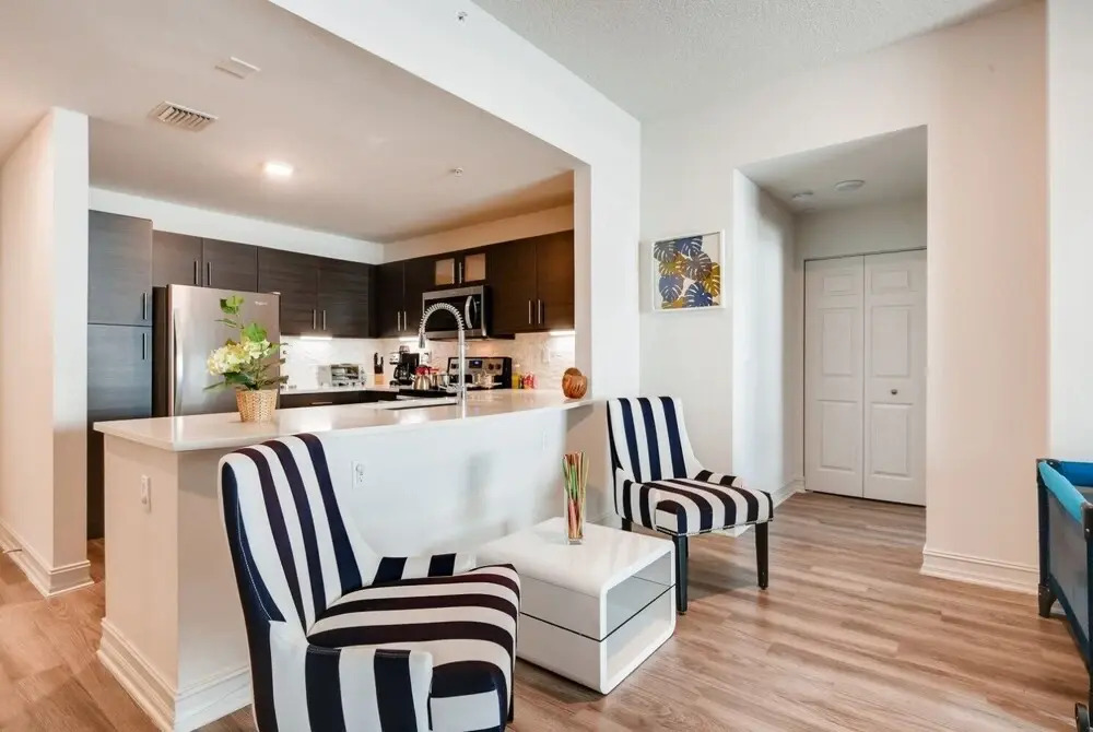 NEW- Fast Wifi - Work Desk - Top Floor - 2BR/2BA Miami! (CD2)