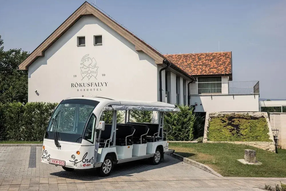 Rókusfalvy Borhotel és Fogadó