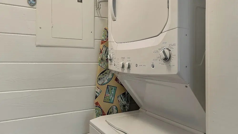 Beautiful Original Seaside Cottage + Swim & Tennis Club: Sleeps 6