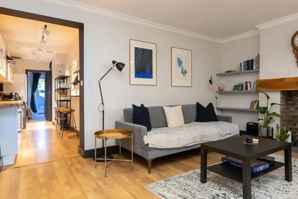 Stylish 2 Bedroom Flat With Large Private Garden