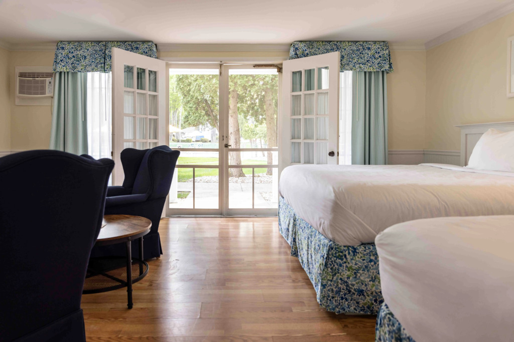Colonial Inn Harbor Springs