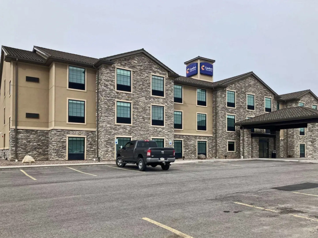 Comfort Inn & Suites Medina NY near Erie Canal