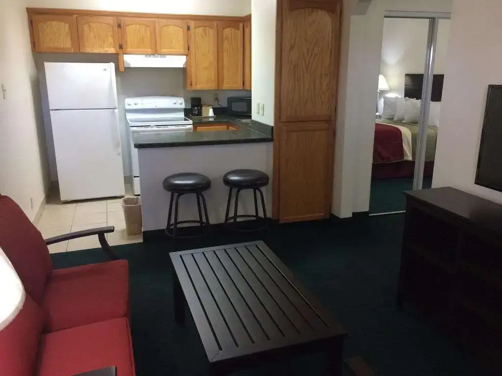 Travel Inn & Suites