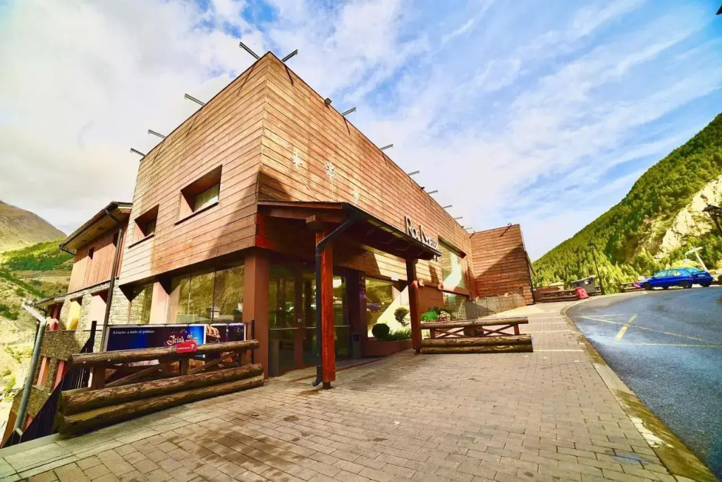 Placer, naturaleza y terraza en Canillo HUT-8207
