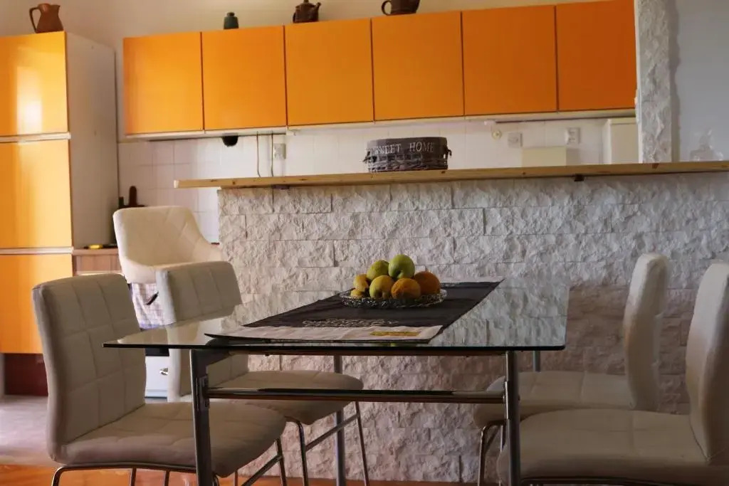 Max apartment