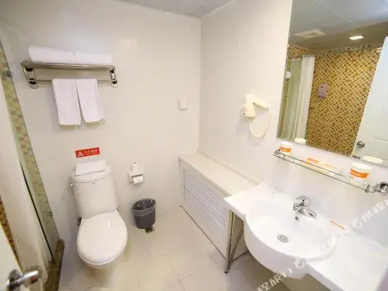 Home Inn (Dangyang Huancheng East Road Sport Center)