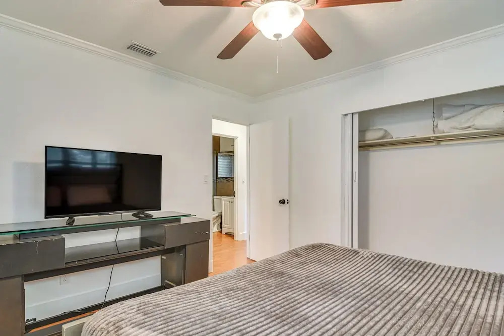 5 Mi to Dtwn: Pet-friendly Home in St Petersburg!