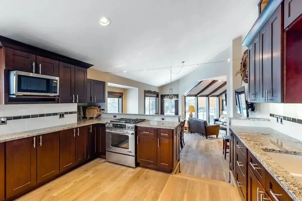 Corrock Style - Luxury Hot Tub Home Near Ski Lifts & Downtown Ketchum