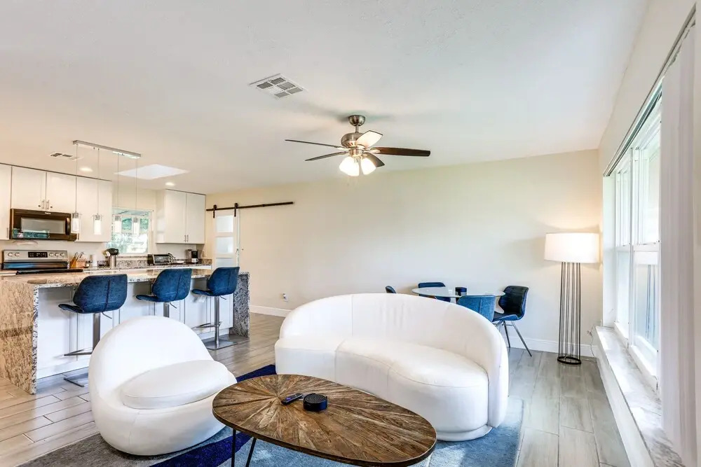 5 Mi to Beaches: Hot Tub Haven in Lake Worth
