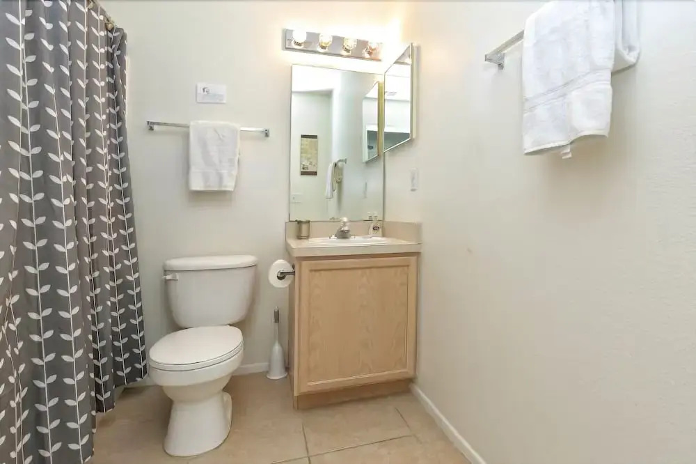 Large Beautiful Home w/ Pool Great for Families!