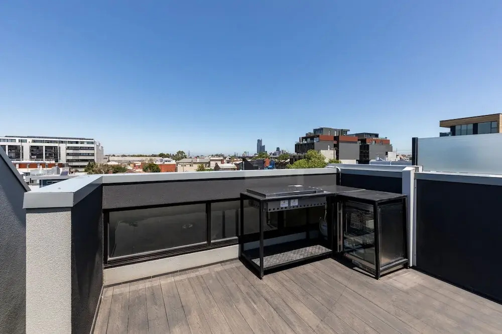 Spacious 2 Bedroom Inner City Townhouse with Private Rooftop