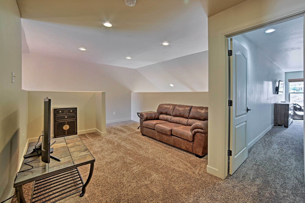 Moab Townhome w/ Hot Tub & Patio - Near Arches