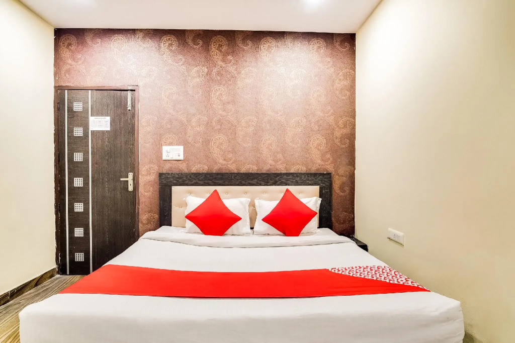 OYO 67465 Royal Continental