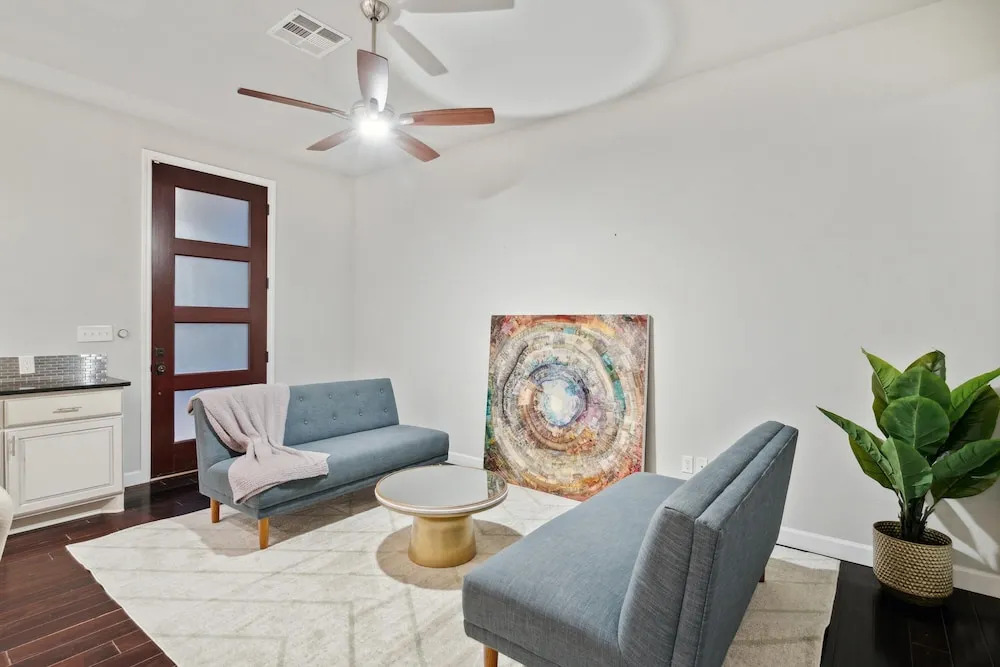 Hollys Parkside Haven- Guest House Included
