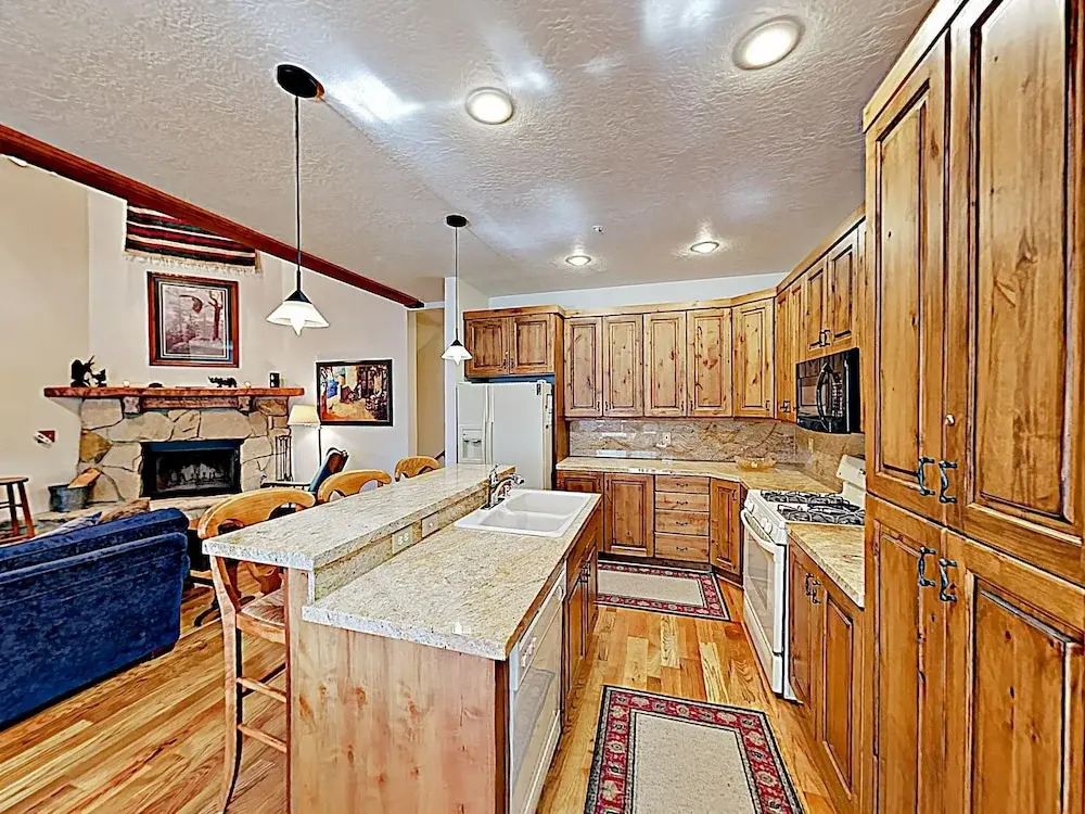 Alpine Haven W/ Private Hot Tub: Near Resorts 3 Bedroom Townhouse
