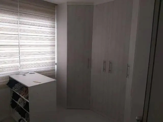 Casa com 4 quartos e piscina