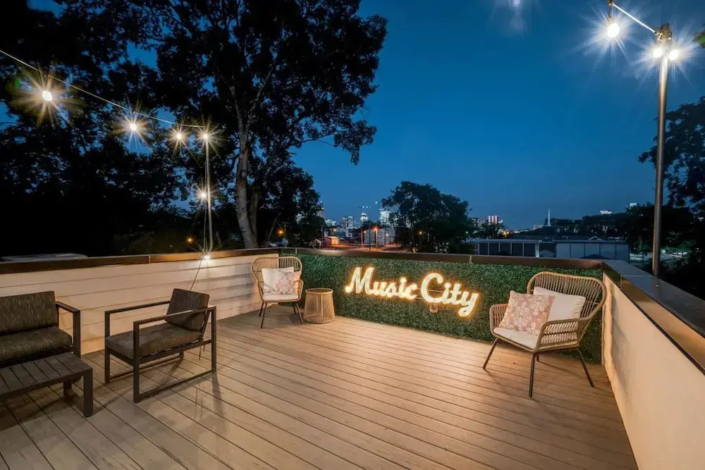 Modern DT Luxury - Rooftop City Views