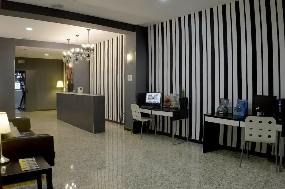 Quart Youth Hostel & Apartments