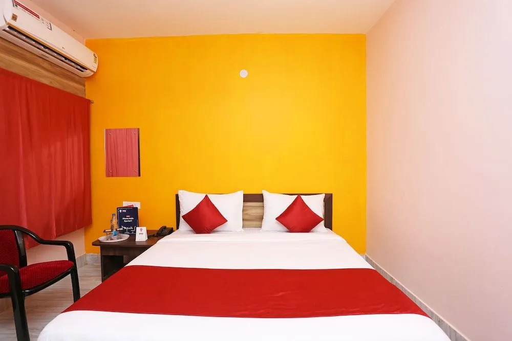 OYO 9842 Hotel Shibani & Suhani