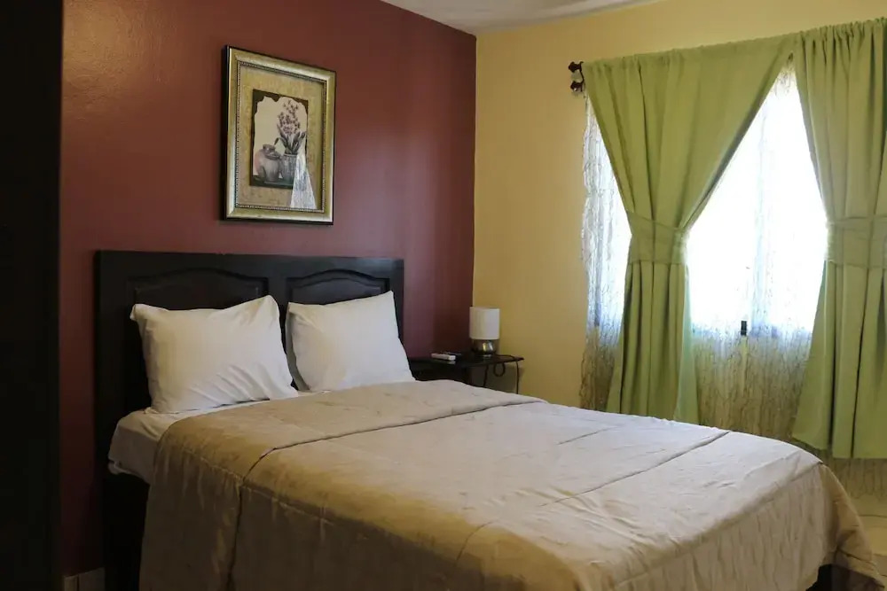 Dolphin Hotel