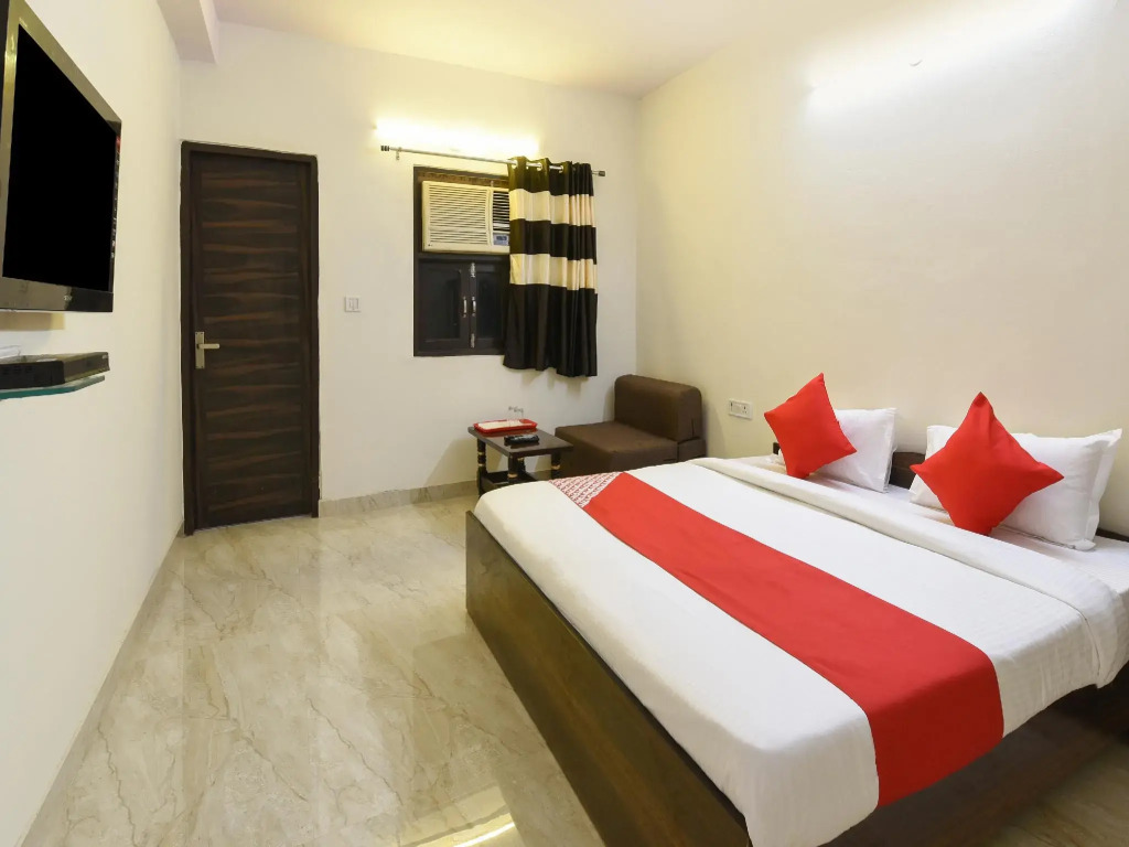 OYO 22394 Club Residency