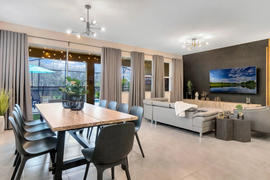 7 Bedrooms 5 Bathrooms Solterra 7599 Ol