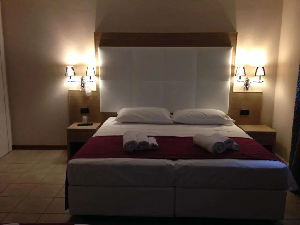 Momis Hotel