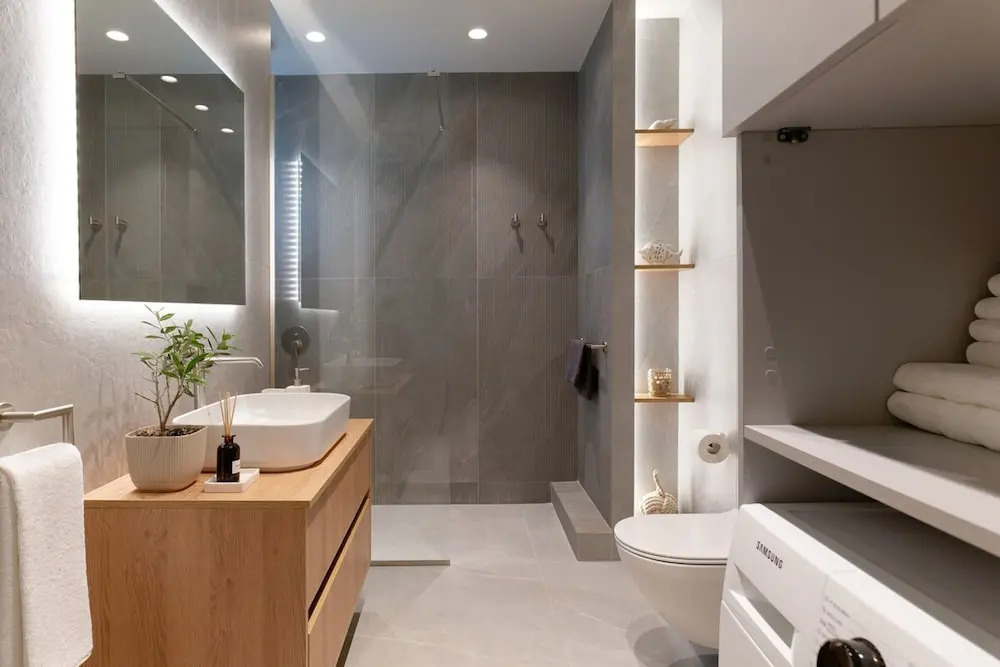 Acropolis Deluxe 1BR Apartment