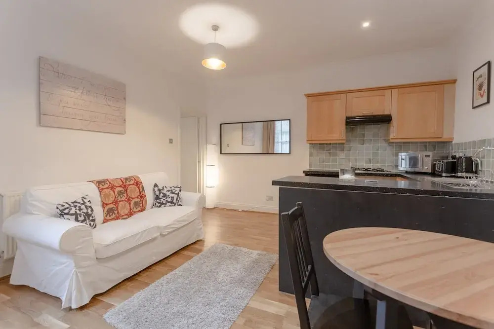 Charming 2 Bedroom Property in Clapham