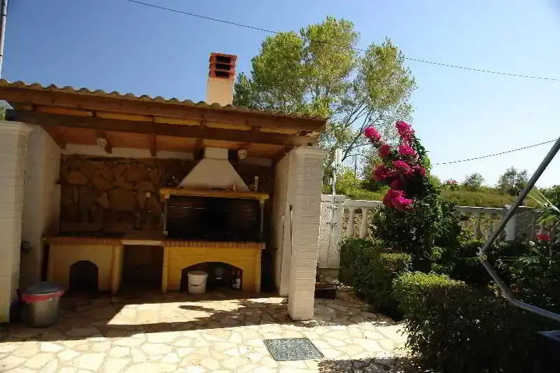 NEFELI House